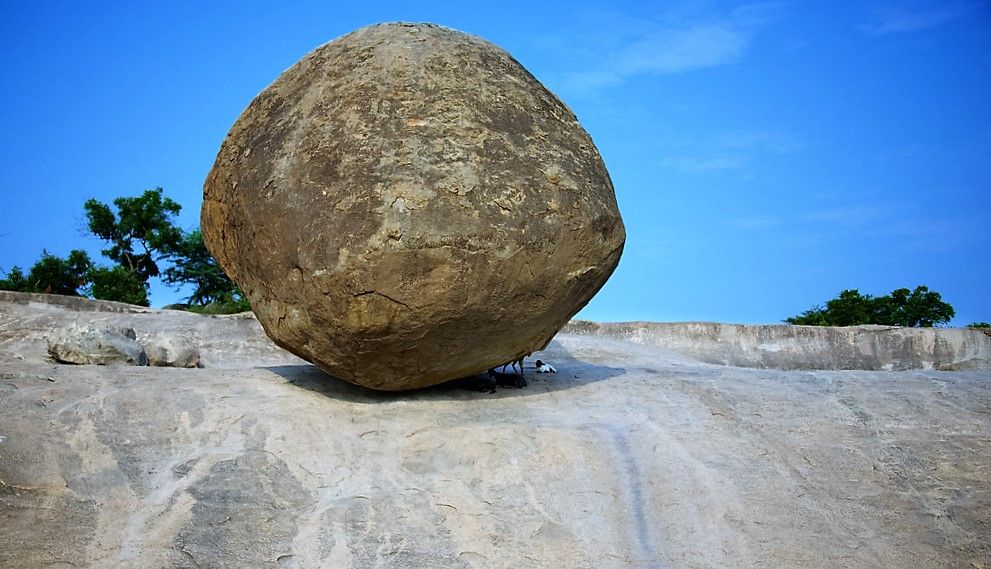 Balancing Big Rock Boulder Named KrishnaÂ´s Butter Ball Editorial  Photography - Image of krishnaaacute, temples: 178298652
